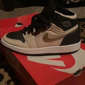 Nike air akronite QS size 6y